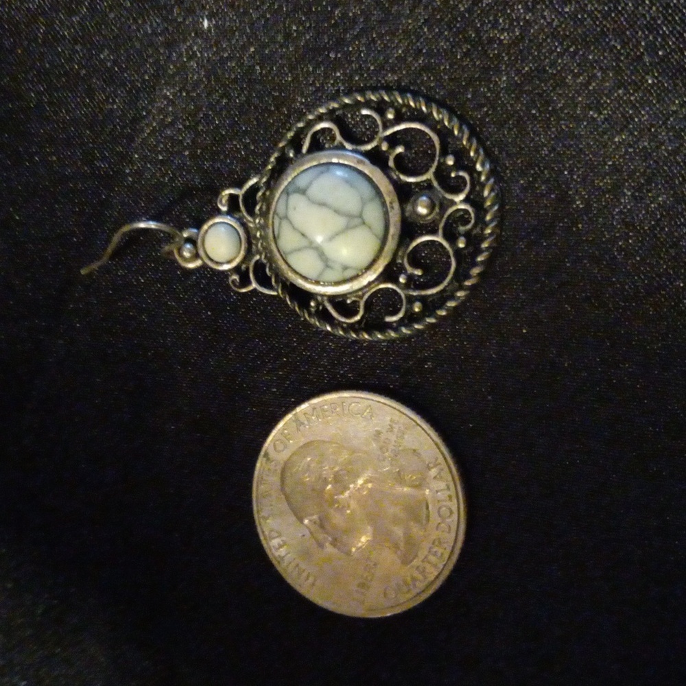 Howlite earrings - Picture 4 of 4